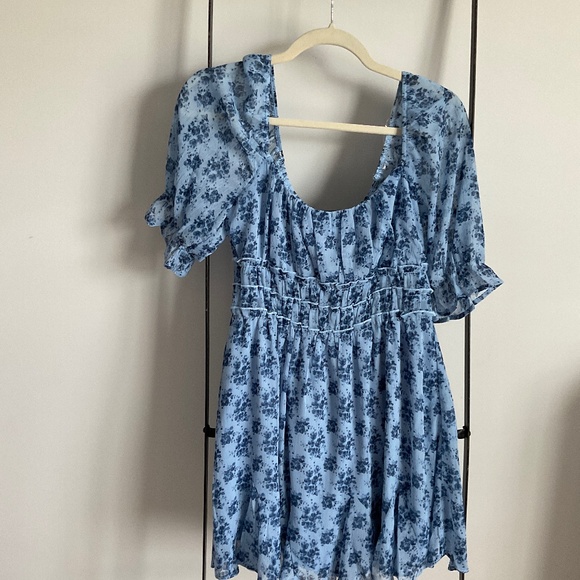 Dress - Picture 1 of 2